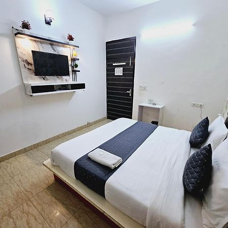 Hotel Tulip Near Delhi Airport นิวเดลี ภายนอก รูปภาพ